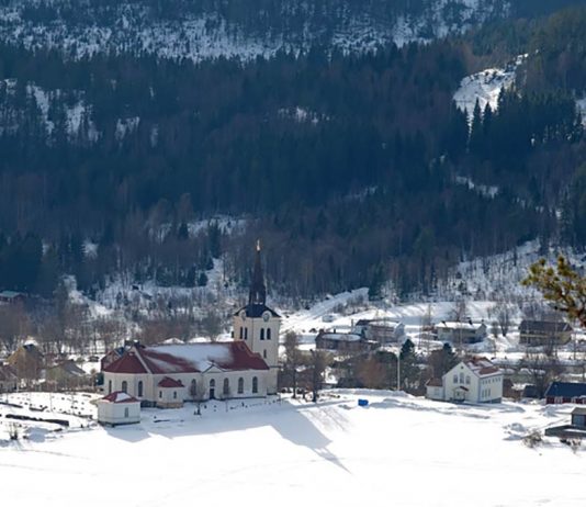 Vibyggerå kyrka sett från Skuleberget